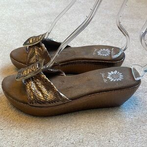 Yellow box, bronze, snake, skin, look, wedge, sandals, slip on Hailey style